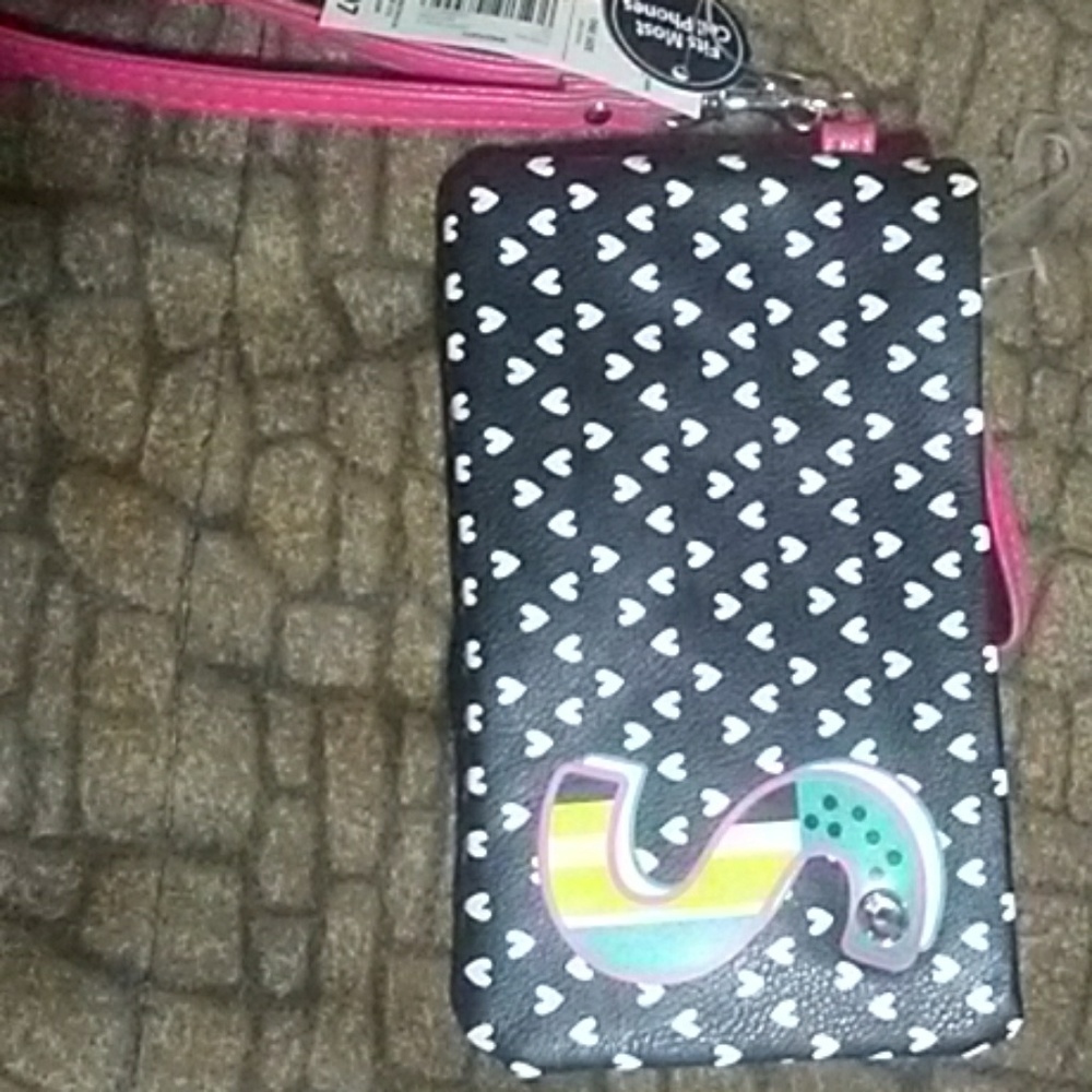 Wristlet makeup bag with 'S'